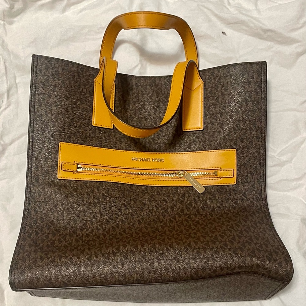 SOLD!!!Michael Kors Medium Monogram Tote!